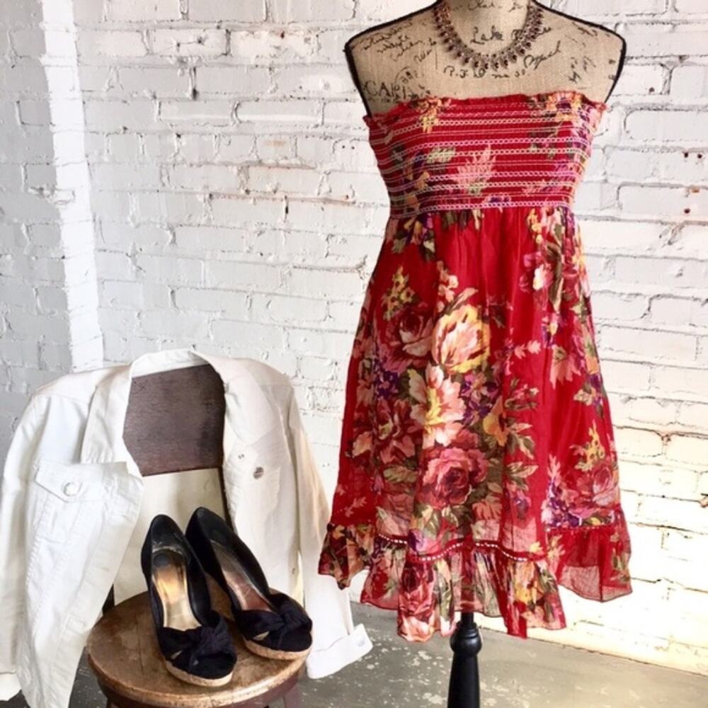 Magazine Floral summer dress .SIZE S - SMALL Ruffle on bottom
